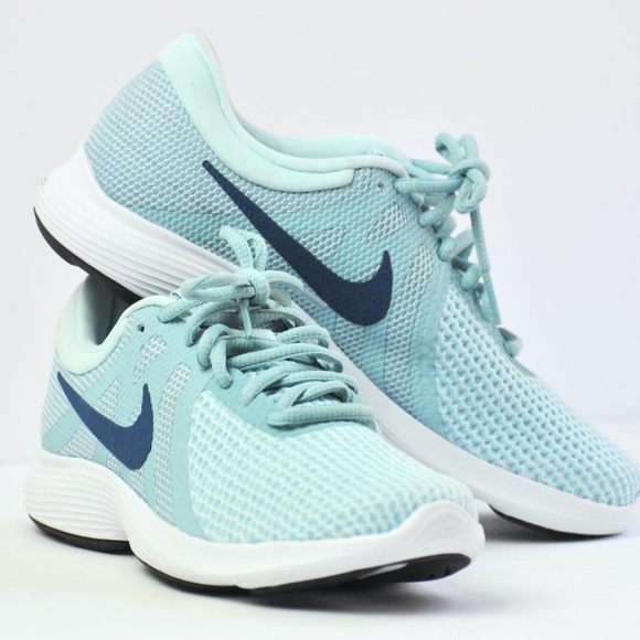 Size 7 Nike Revolution 4 Women's Shoes - Picture 2 of 11